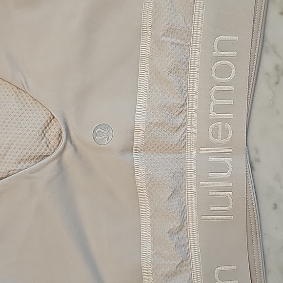 Basically brand new lululemon sports bra, light support, size 4, light grey - Picture 3 of 5